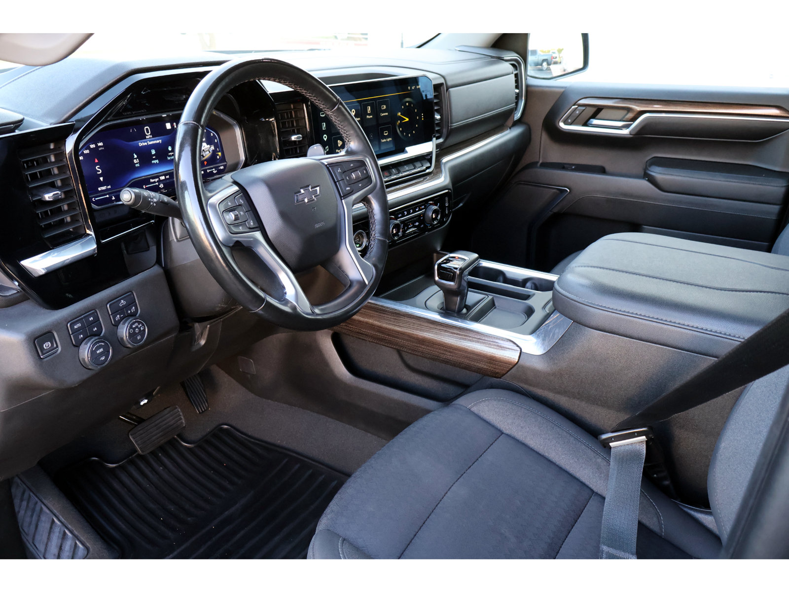 Used 2023 Chevrolet Silverado 1500 RST w/ Z71 Off-Road Package AWD/4WD image 3