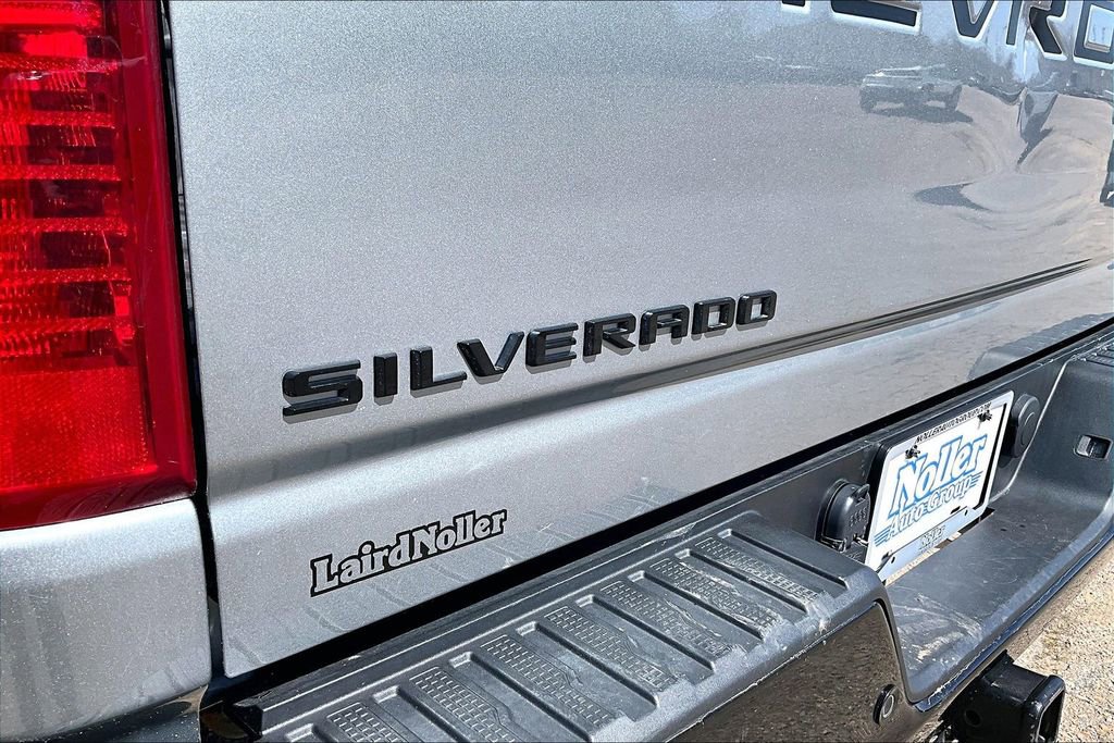 Used 2024 Chevrolet Silverado 2500 Custom w/ Custom Value Package image 8