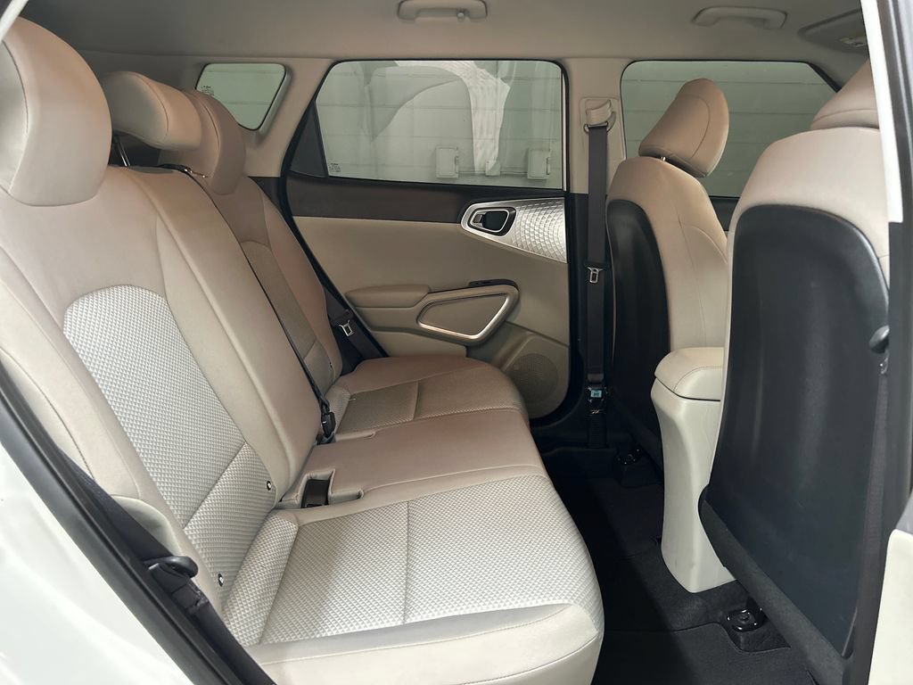 Used 2025 Kia Soul LX w/ LX Technology Package FWD image 29