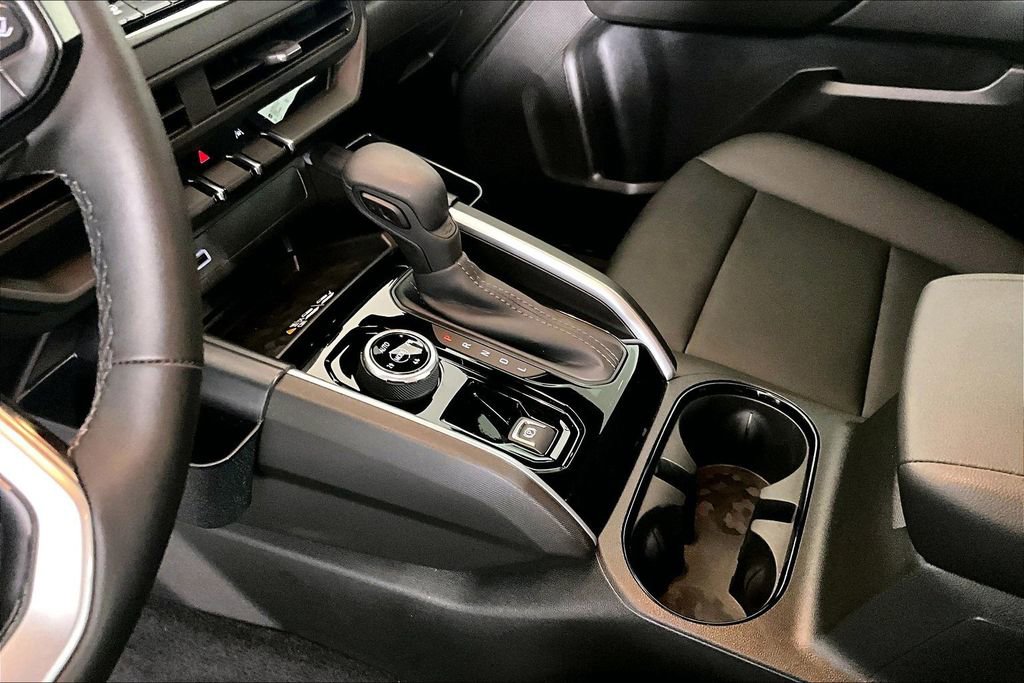 Used 2025 Chevrolet Colorado Trail Boss image 13