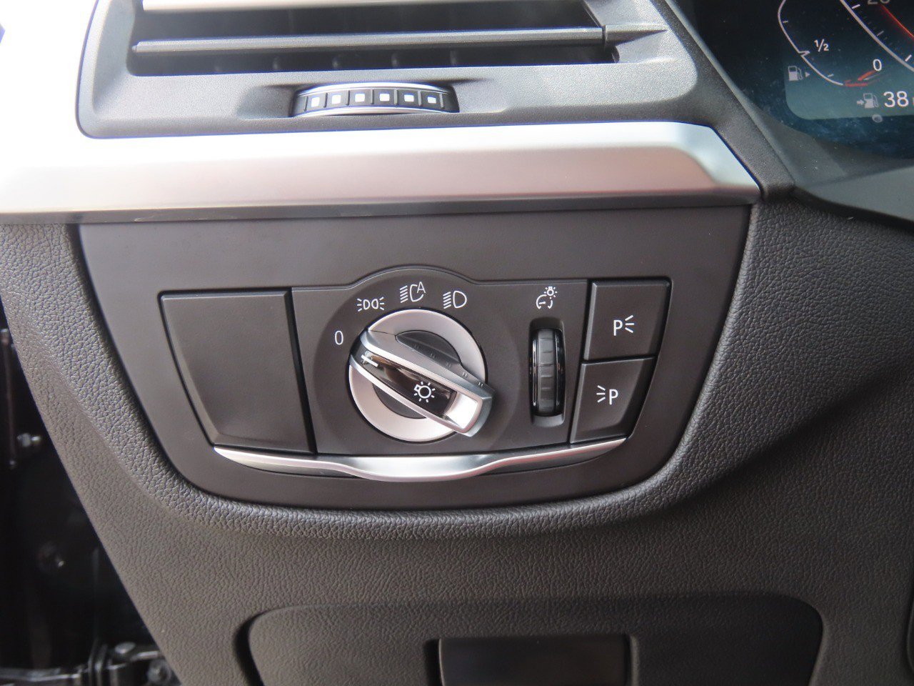 Used 2024 BMW X4 xDrive30i w/ Premium Package AWD/4WD image 27