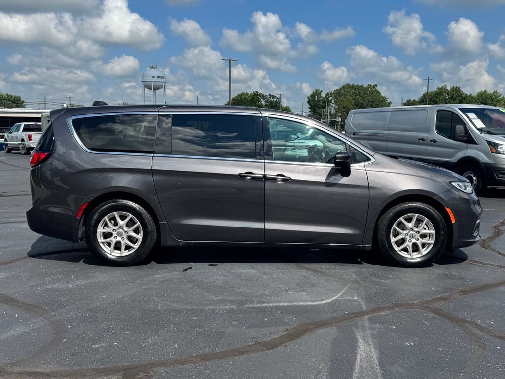 Used 2023 Chrysler Pacifica Touring-L FWD image 21