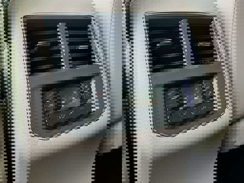 Used 2019 Volkswagen Atlas SEL R-Line image 16