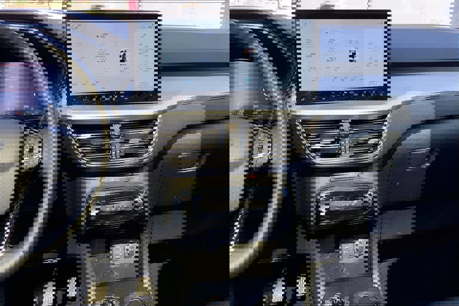 Certified 2025 Ford Escape Platinum AWD/4WD image 8