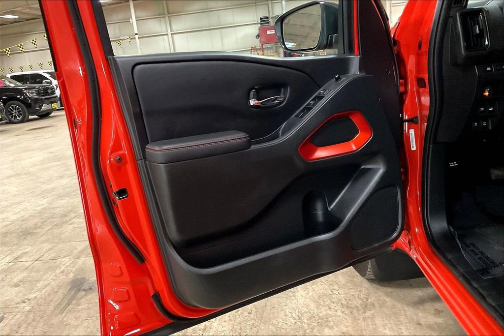Used 2025 Nissan Frontier PRO-4X w/ Pro Convenience Package image 21