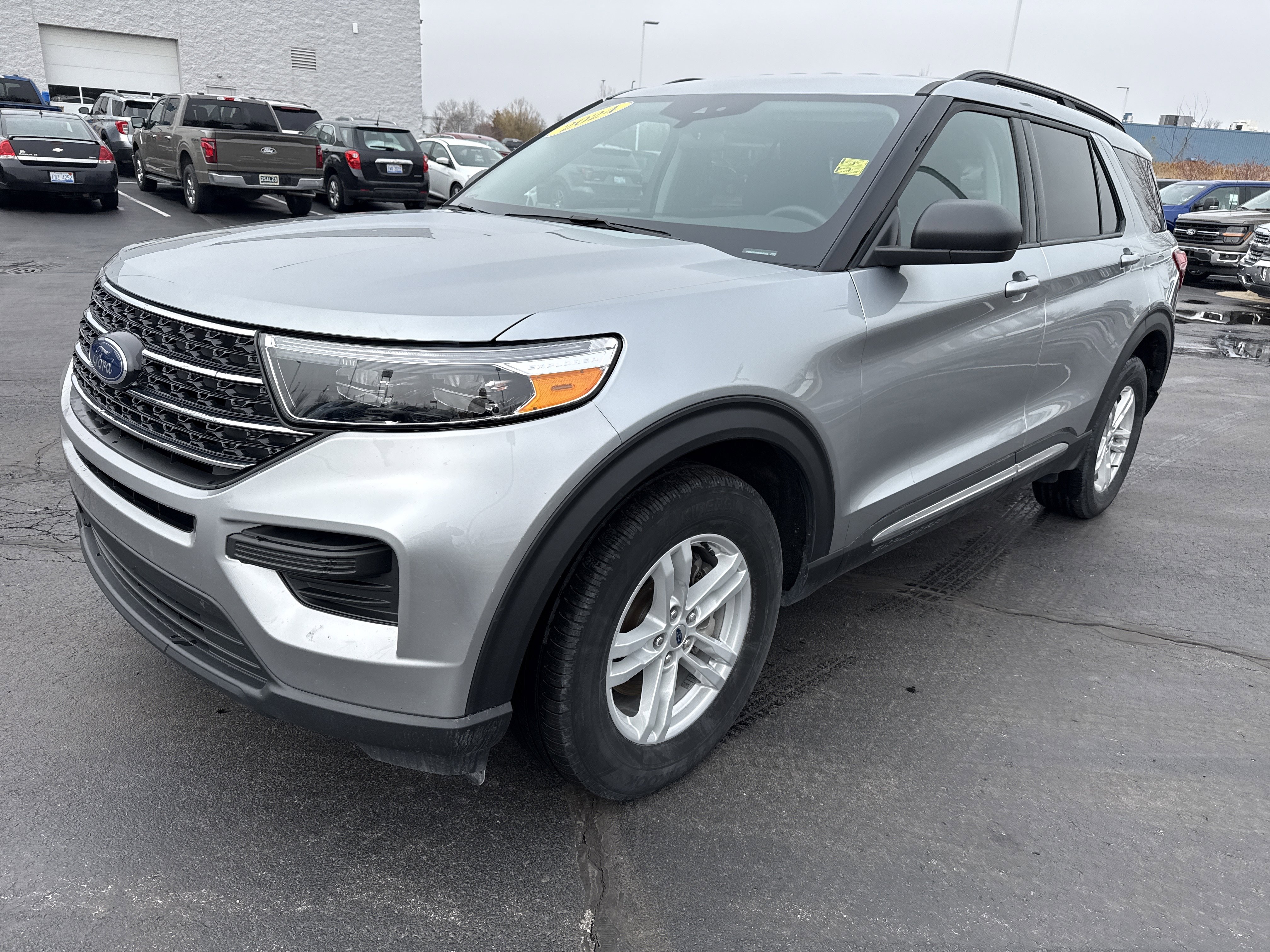 Certified 2024 Ford Explorer XLT AWD/4WD image 2