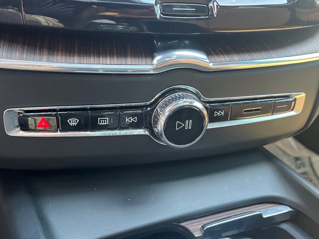 Used 2022 Volvo XC60 B6 Inscription w/ Advanced Package image 11