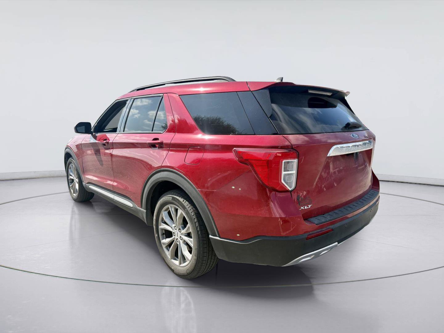 Certified 2023 Ford Explorer XLT w/ Equipment Group 202A RWD image 3