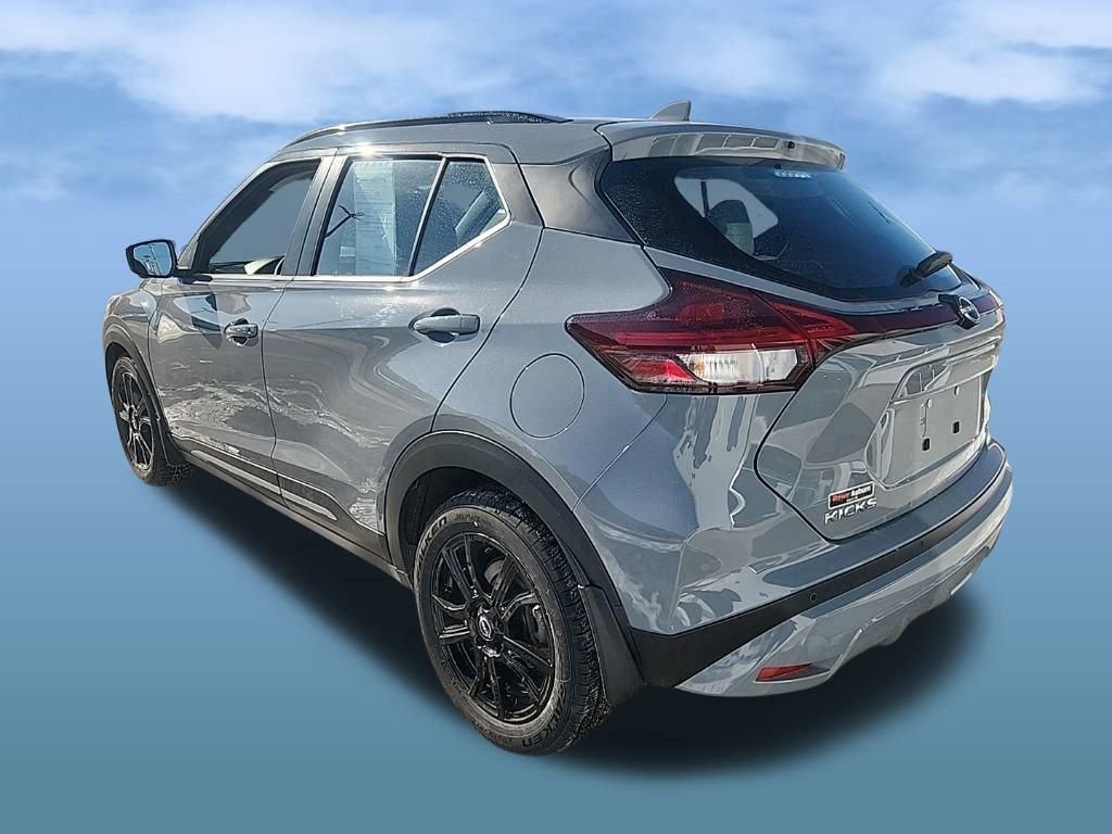 Used 2023 Nissan Kicks SR w/ SR Premium Package image 3