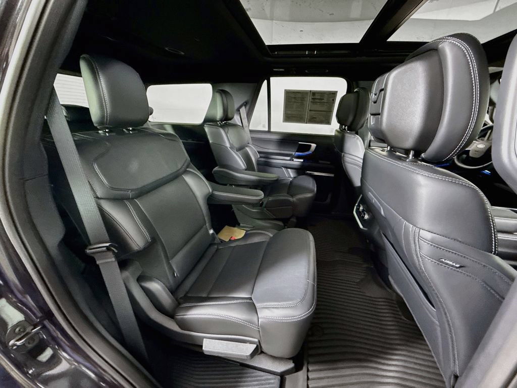Certified 2026 Ford Expedition Platinum w/ Stealth Performance Package AWD/4WD image 30