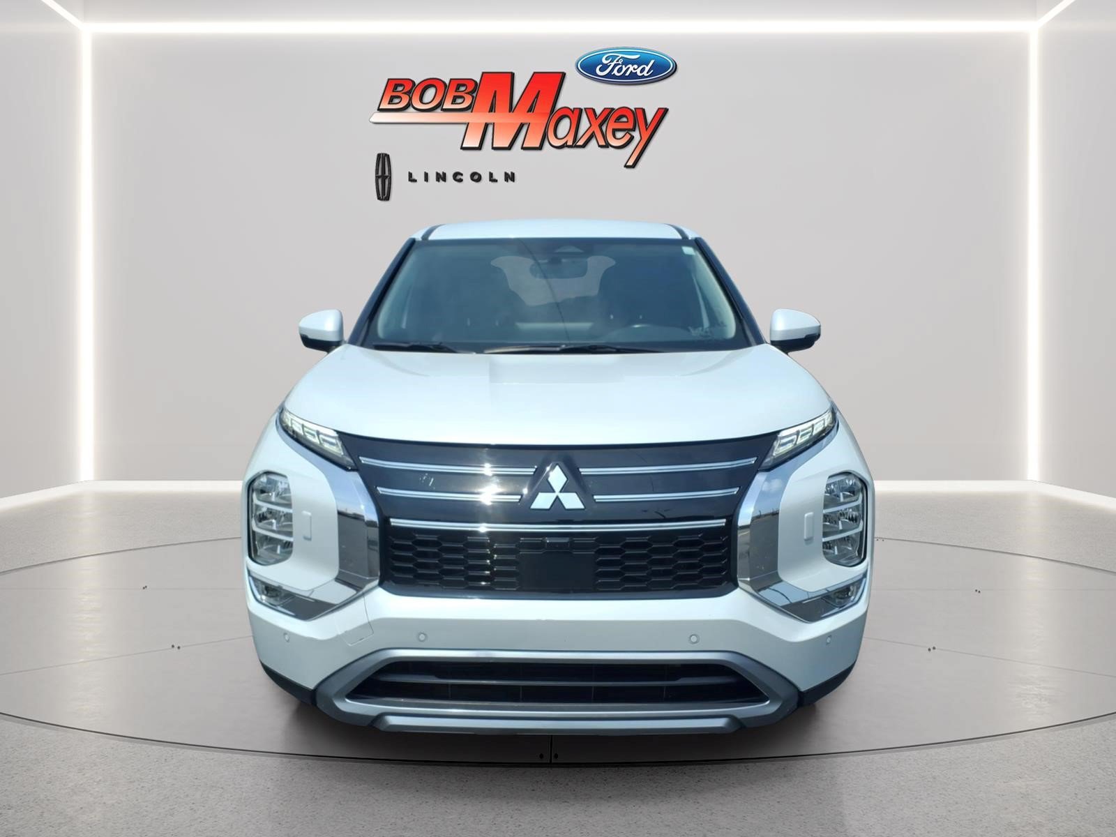 Used 2025 Mitsubishi Outlander SE AWD/4WD image 2