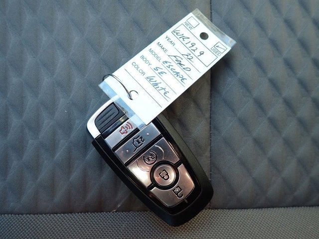 Certified 2022 Ford Escape SE w/ SE Sport Appearance Package image 30
