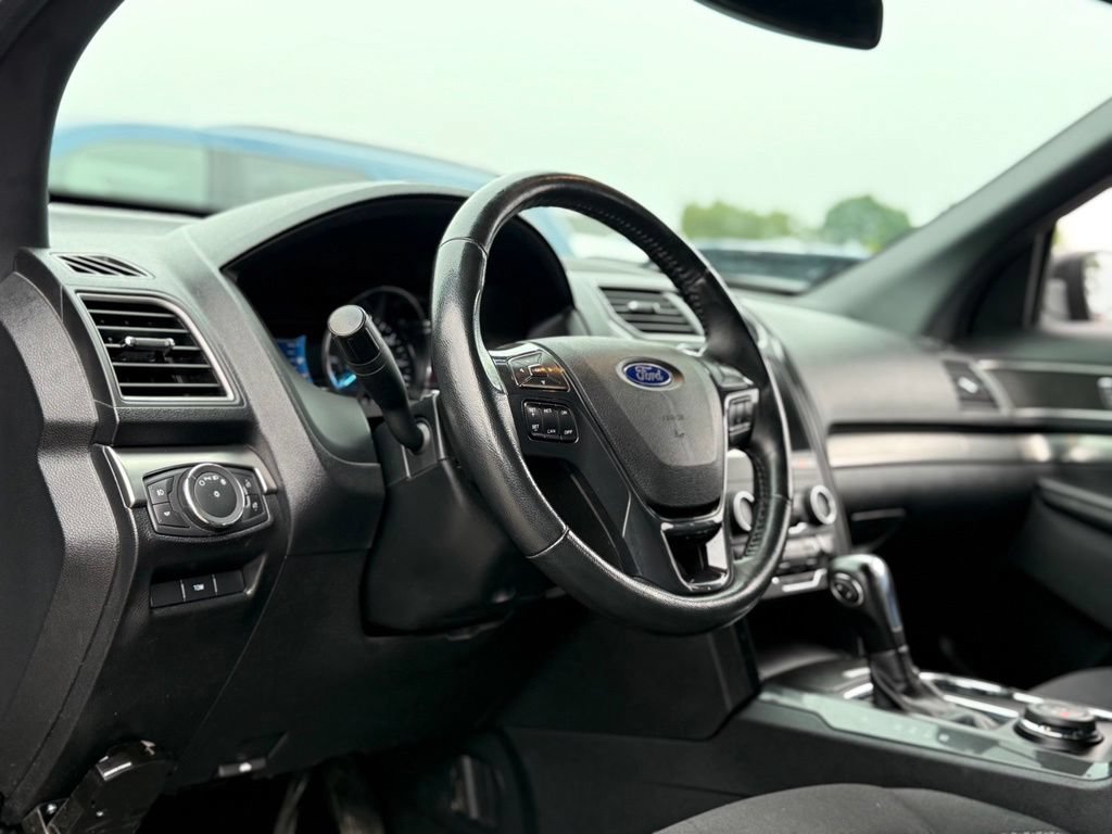 Certified 2019 Ford Explorer XLT AWD/4WD image 10