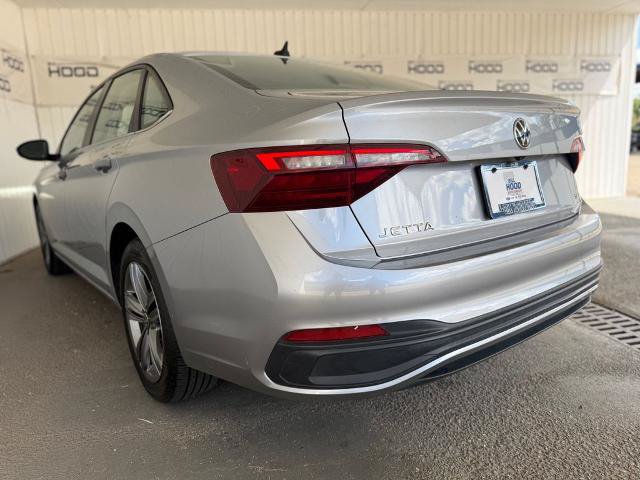 Used 2024 Volkswagen Jetta SE FWD image 2