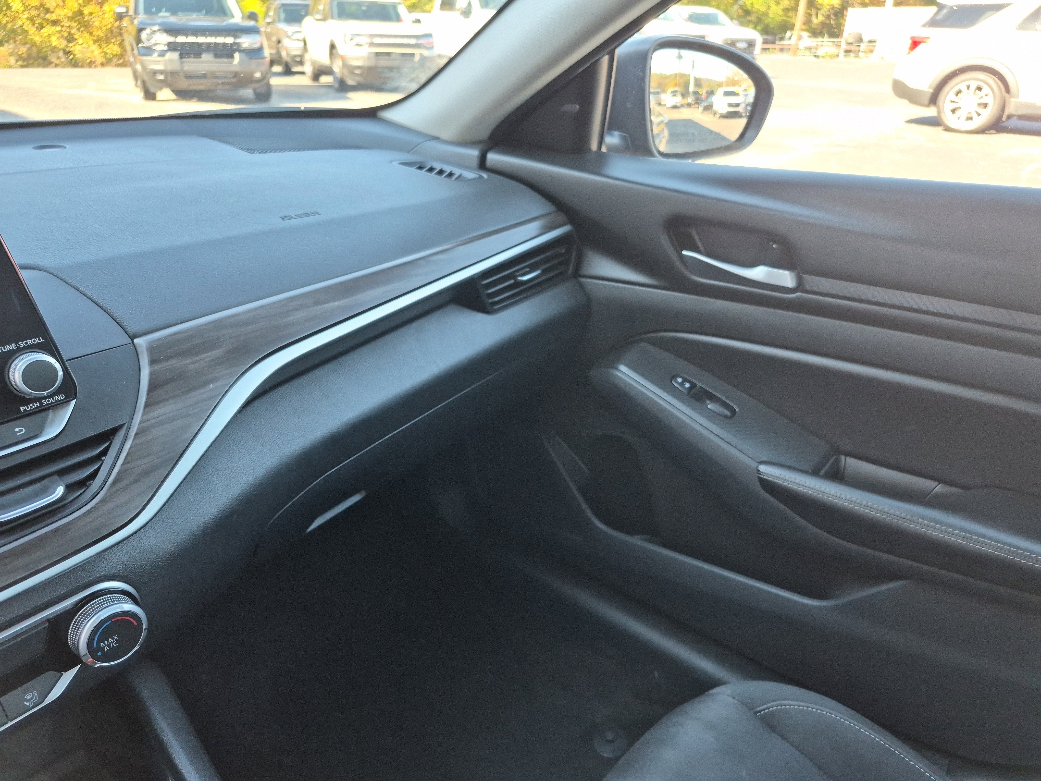 Used 2024 Nissan Altima 2.5 SV image 19