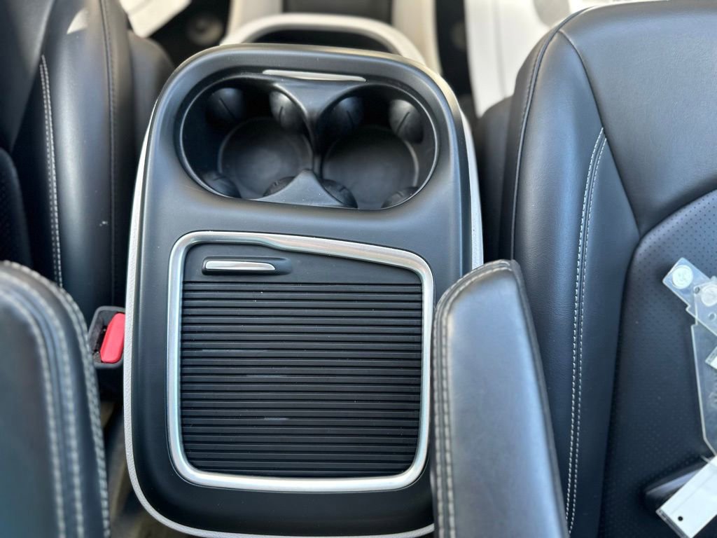Used 2023 Chrysler Pacifica Touring-L image 28