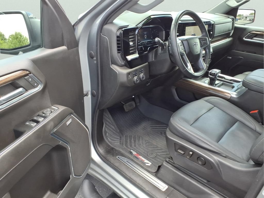 Used 2023 Chevrolet Silverado 1500 RST AWD/4WD image 11