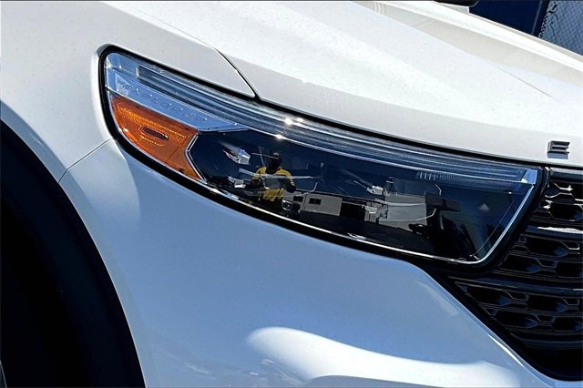 Certified 2022 Ford Explorer XLT w/ Equipment Group 202A image 30