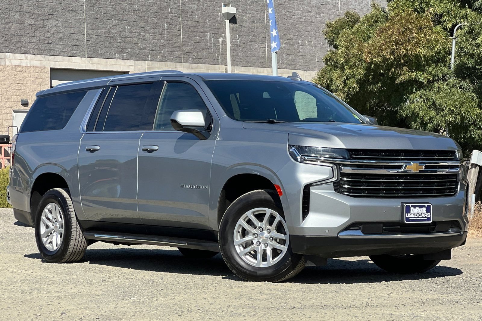 Used 2024 Chevrolet Suburban LT AWD/4WD image 2