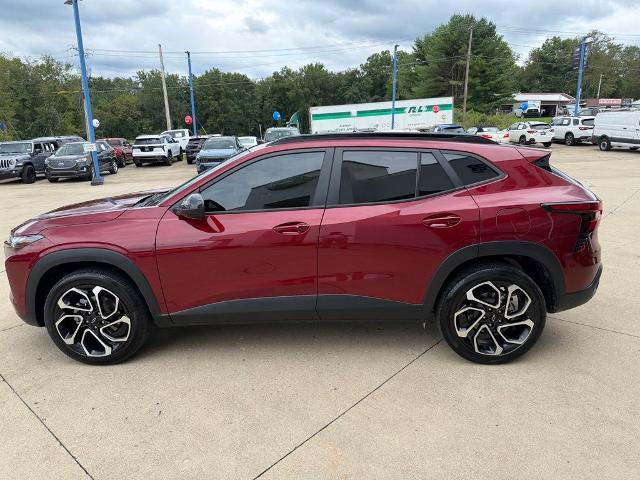 Used 2025 Chevrolet Trax RS w/ Driver Confidence Package FWD image 4