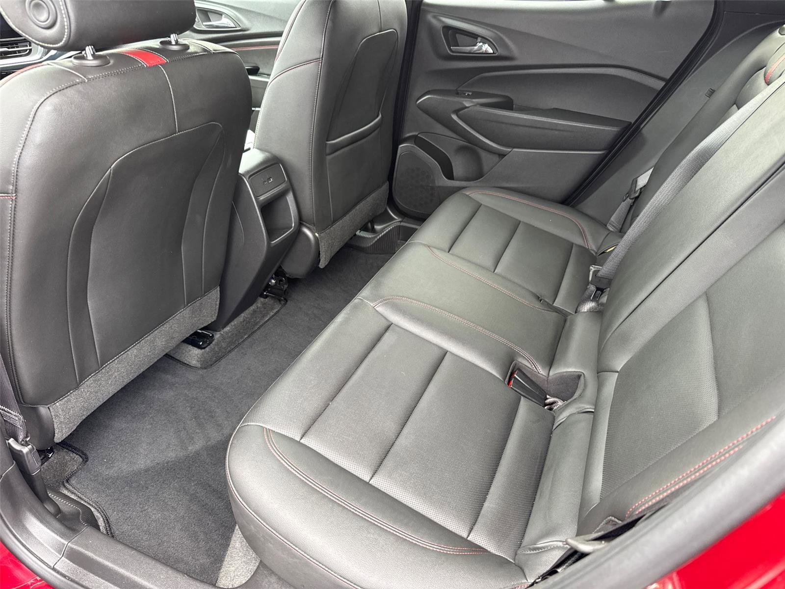 Used 2025 Chevrolet Trax RS FWD image 19