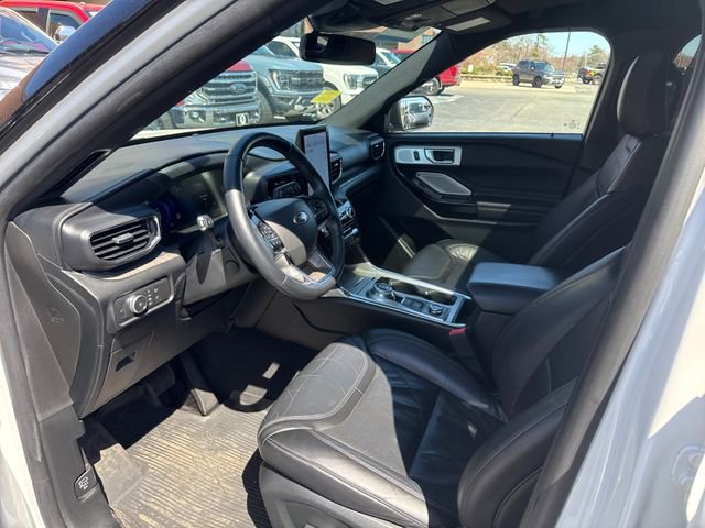 Certified 2022 Ford Explorer Platinum w/ Equipment Group 601A image 9