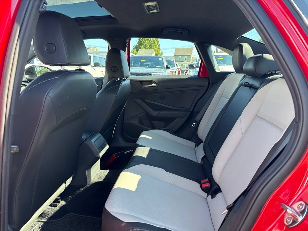 Used 2019 Volkswagen Jetta R-Line w/ R-Line Cold Weather Package FWD image 15