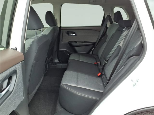 Used 2023 Nissan Rogue SV AWD/4WD image 12
