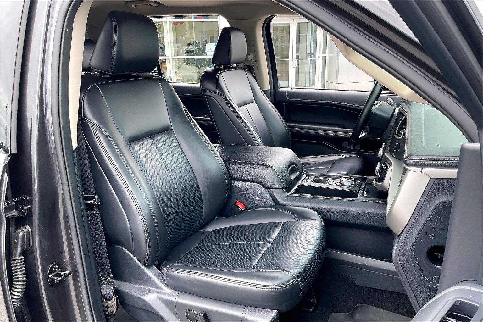 Certified 2024 Ford Expedition XLT RWD image 7