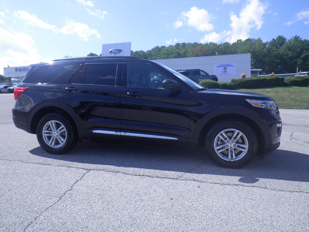 Certified 2024 Ford Explorer XLT w/ Equipment Group 202A AWD/4WD image 7