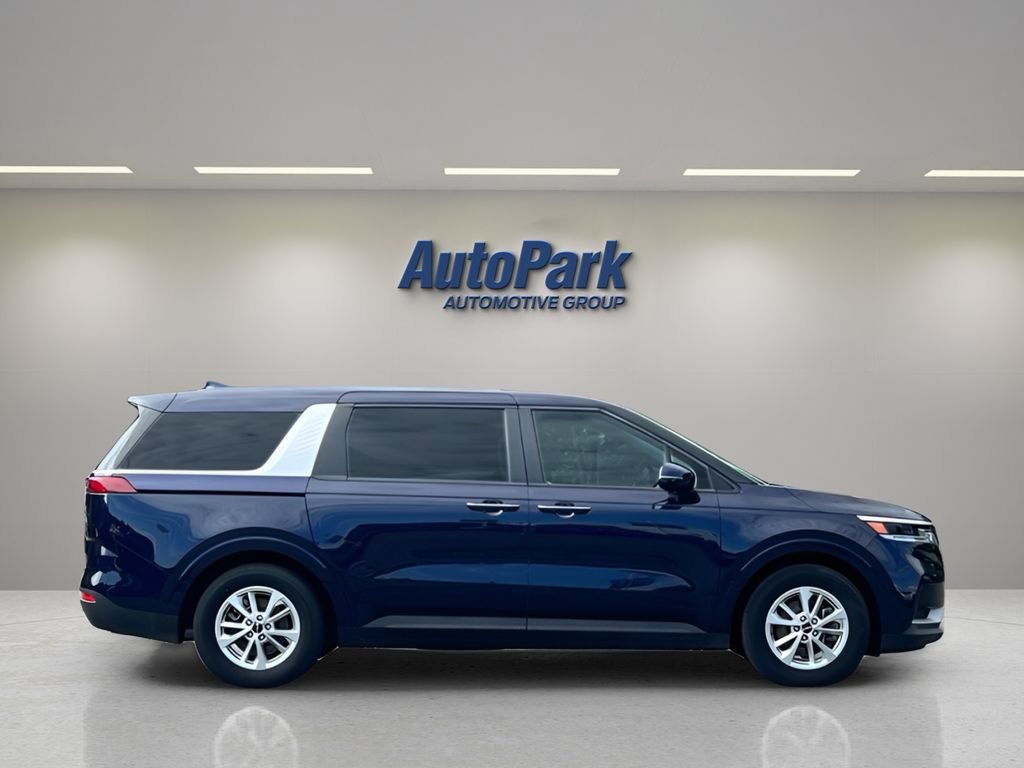 Used 2024 Kia Carnival LX FWD image 8