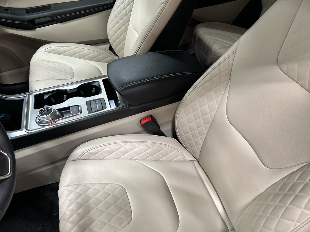 Certified 2024 Ford Edge Titanium AWD/4WD image 20