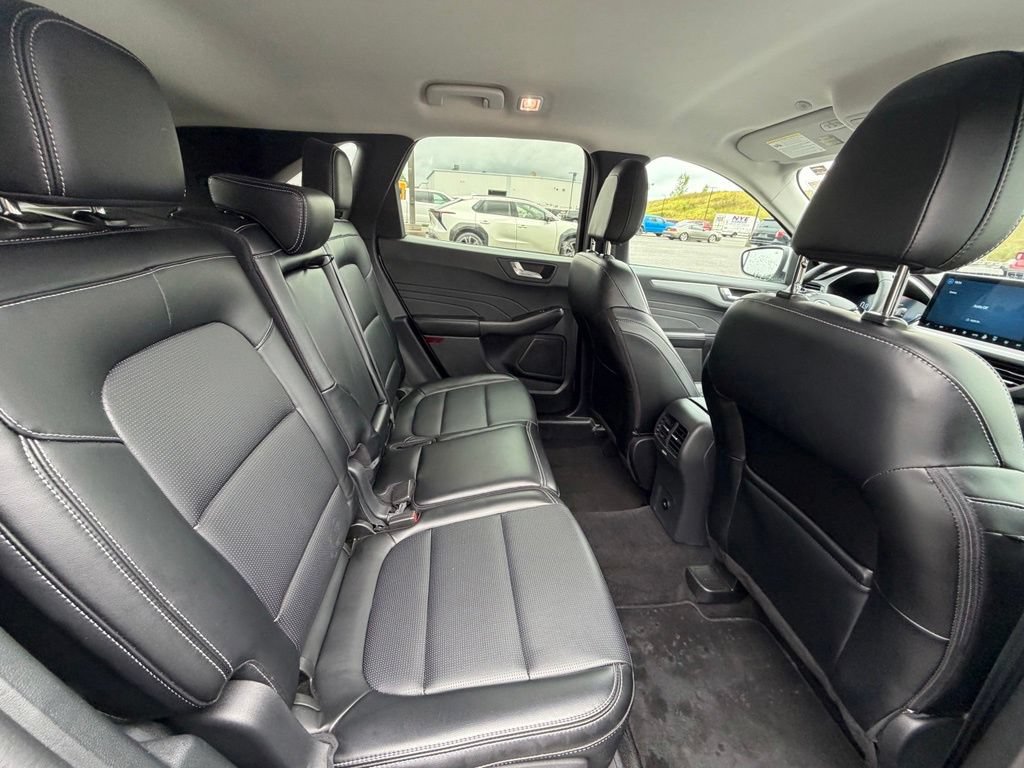 Certified 2025 Ford Escape Platinum AWD/4WD image 43