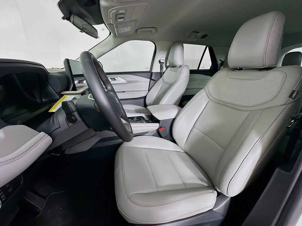 Certified 2025 Ford Explorer Active w/ Active Comfort Package RWD image 12