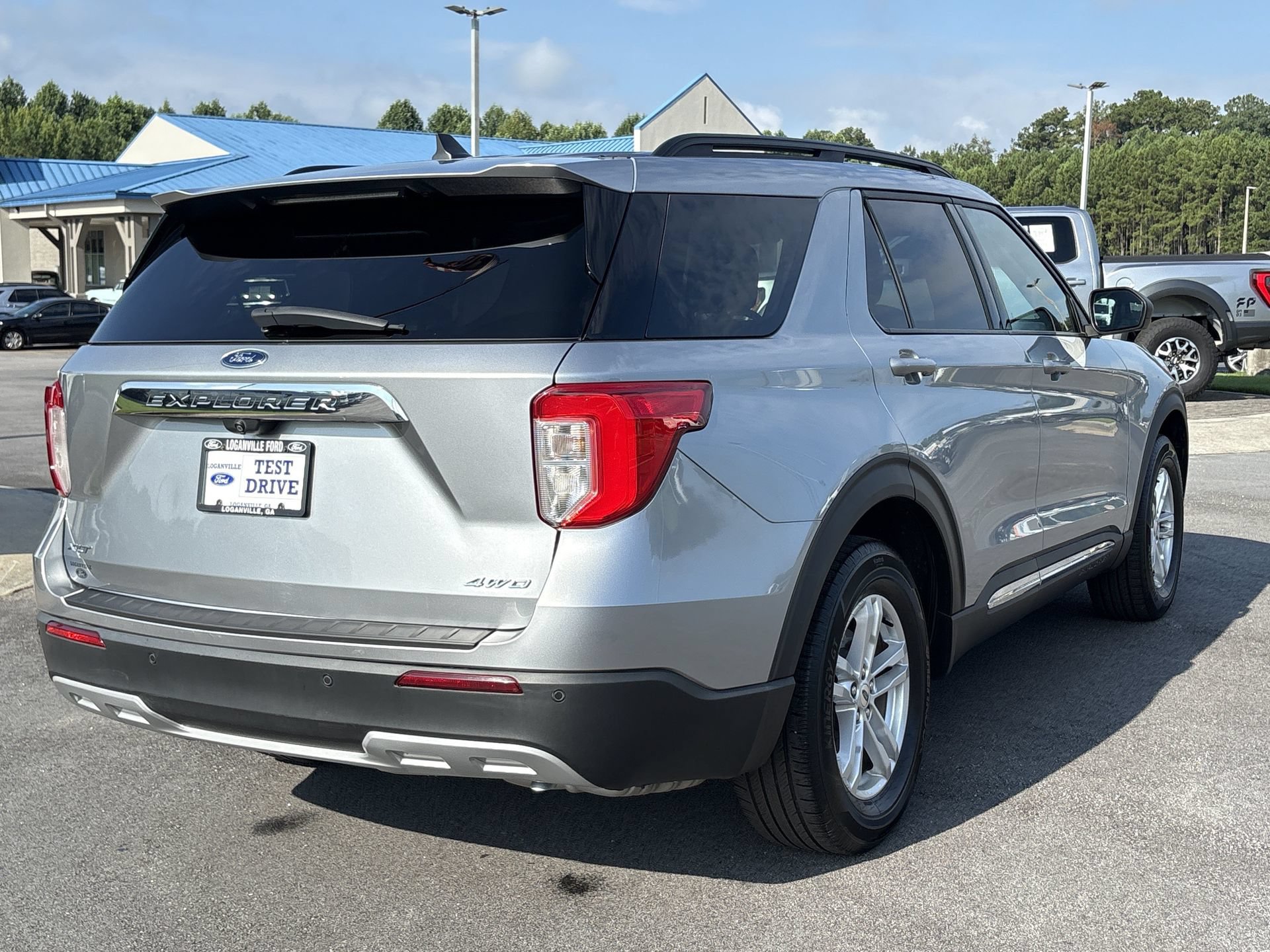 Certified 2022 Ford Explorer XLT w/ Equipment Group 202A AWD/4WD image 24