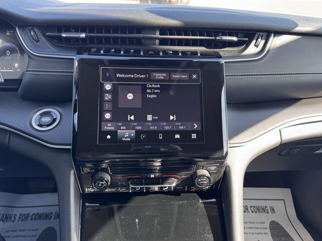 Used 2023 Jeep Grand Cherokee Laredo image 19