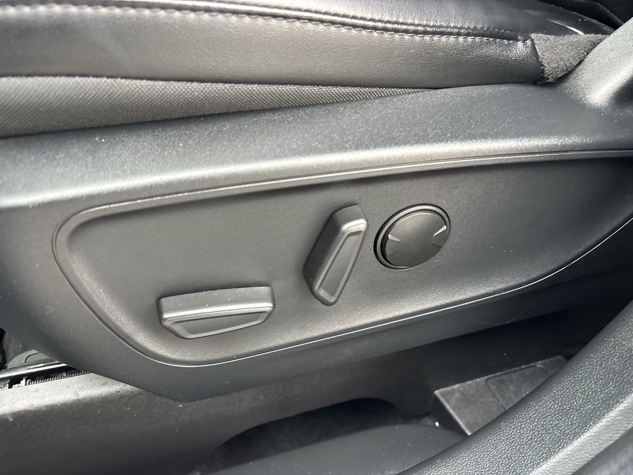 Certified 2025 Ford Escape ST-Line w/ Tech Pack #1 image 20