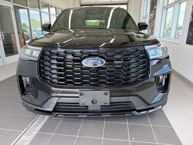 Certified 2025 Ford Explorer ST-Line AWD/4WD image 2