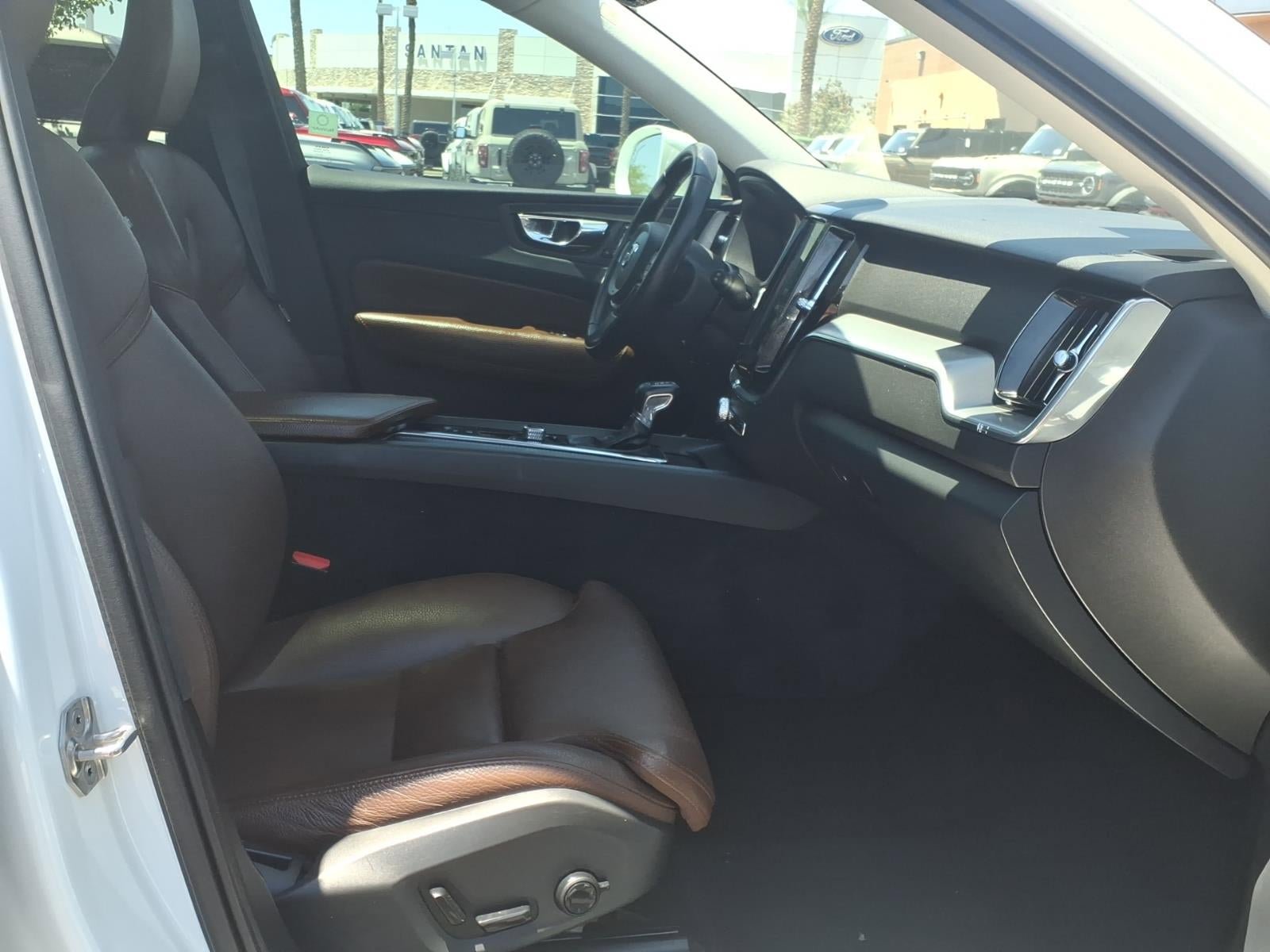 Used 2019 Volvo XC60 T5 Momentum w/ Premium Package AWD/4WD image 11