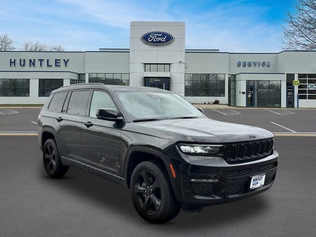 Used 2023 Jeep Grand Cherokee L Limited w/ Black Appearance Package AWD/4WD image 4