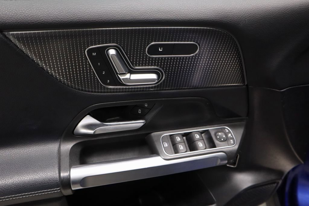 Used 2021 Mercedes-Benz GLB 250 4MATIC image 22