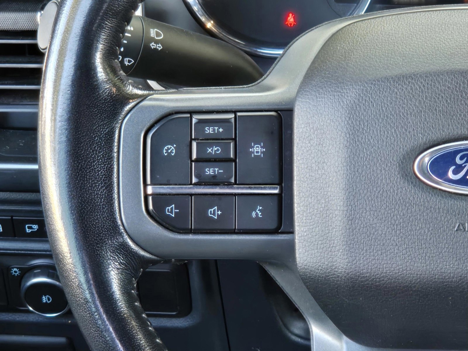 Certified 2022 Ford F150 XLT w/ Equipment Group 302A High image 16