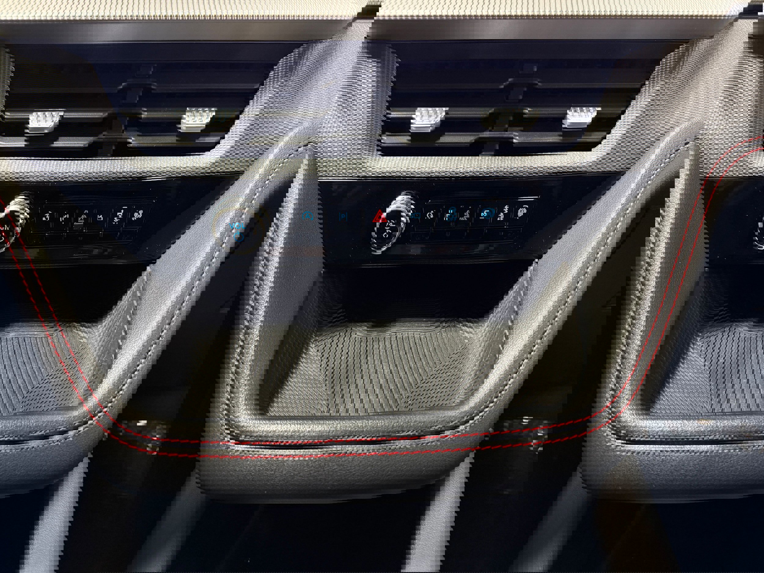 Certified 2025 Ford Explorer ST-Line image 25