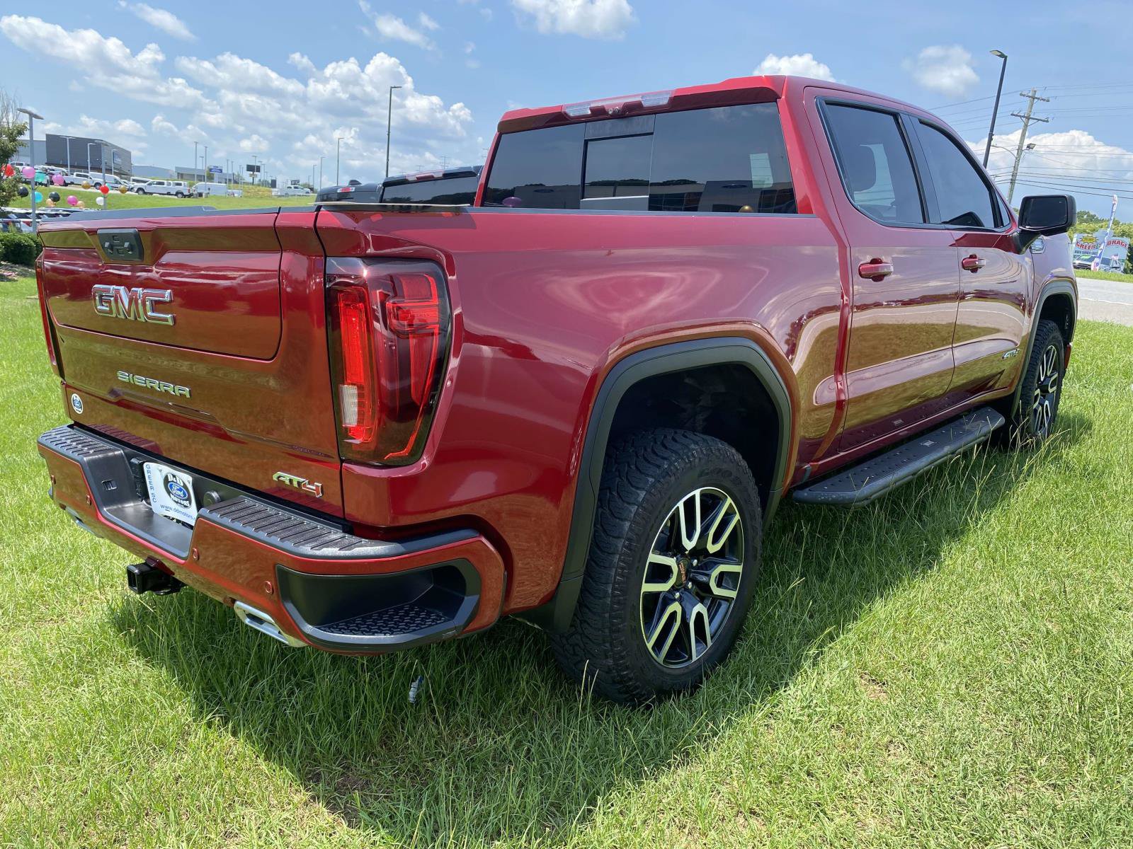 Used 2023 GMC Sierra 1500 AT4 w/ Technology Package AWD/4WD image 7