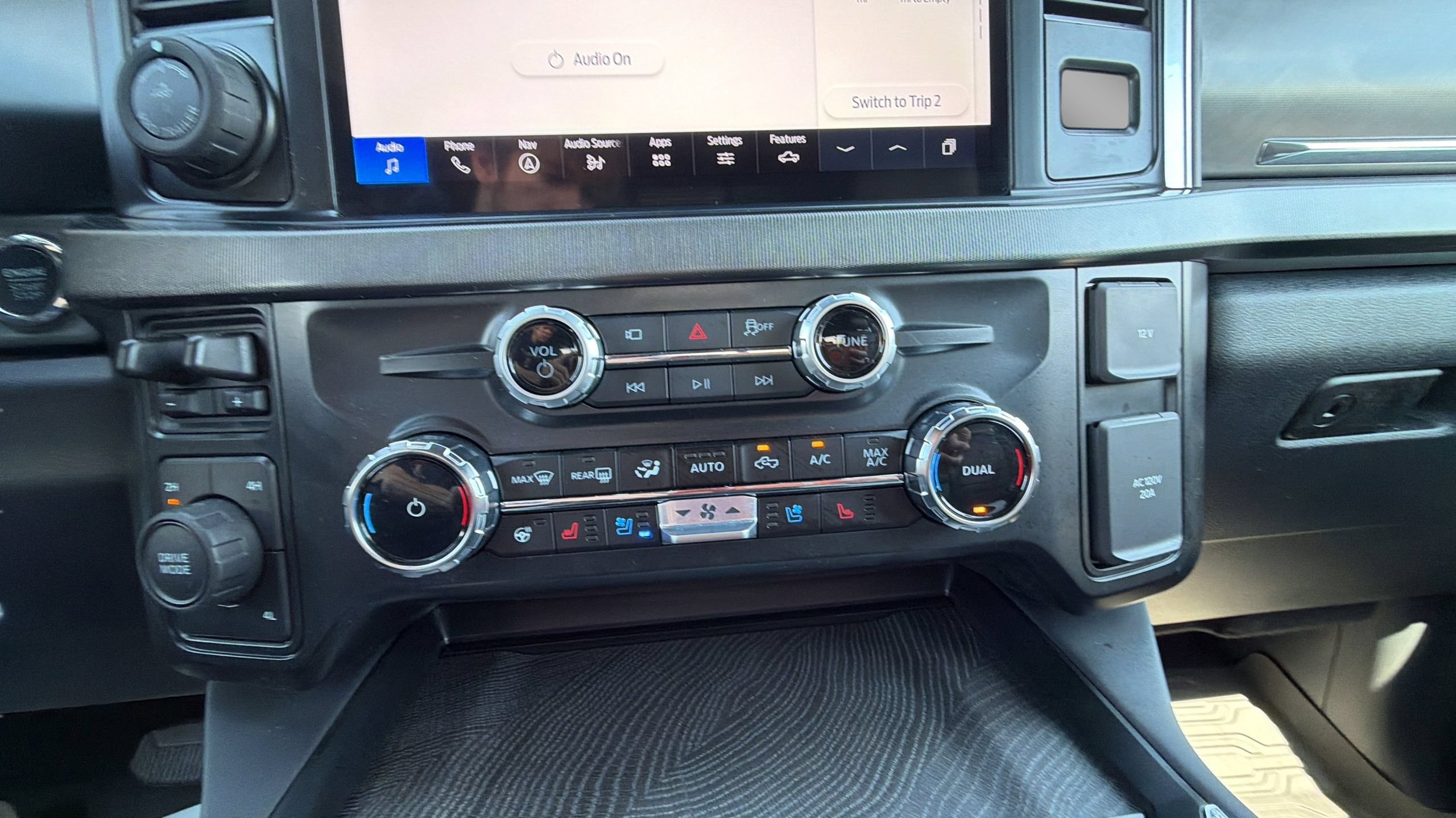 Certified 2025 Ford F250 Platinum AWD/4WD image 26