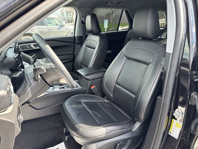 Certified 2023 Ford Explorer XLT w/ Equipment Group 202A AWD/4WD image 6