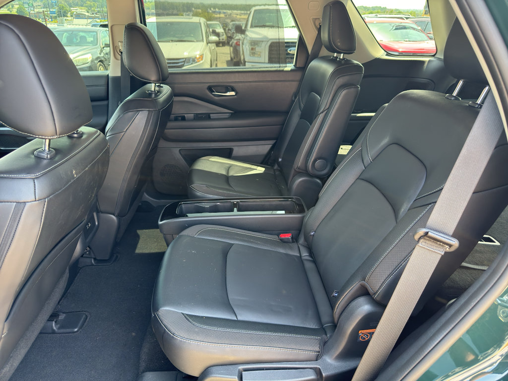 Used 2024 Nissan Pathfinder SL w/ SL Premium Package FWD image 9