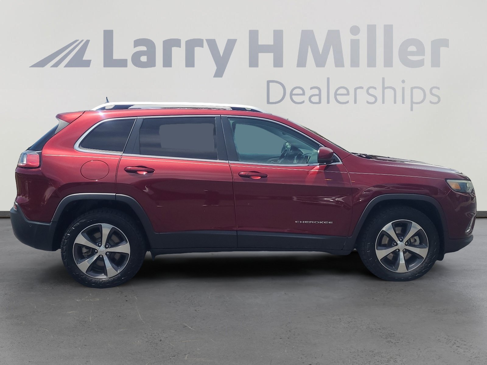 Used 2019 Jeep Cherokee Limited w/ Technology Group AWD/4WD image 6