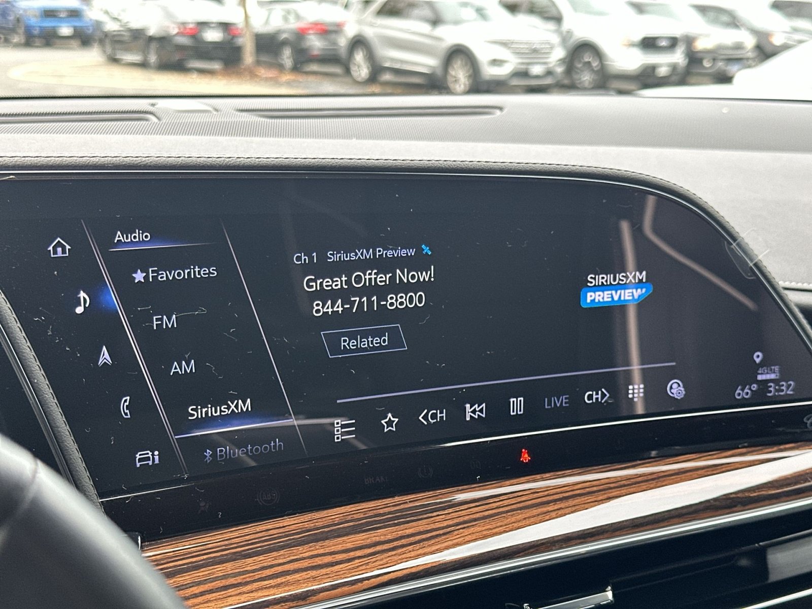 Used 2022 Cadillac Escalade Premium Luxury AWD/4WD image 19