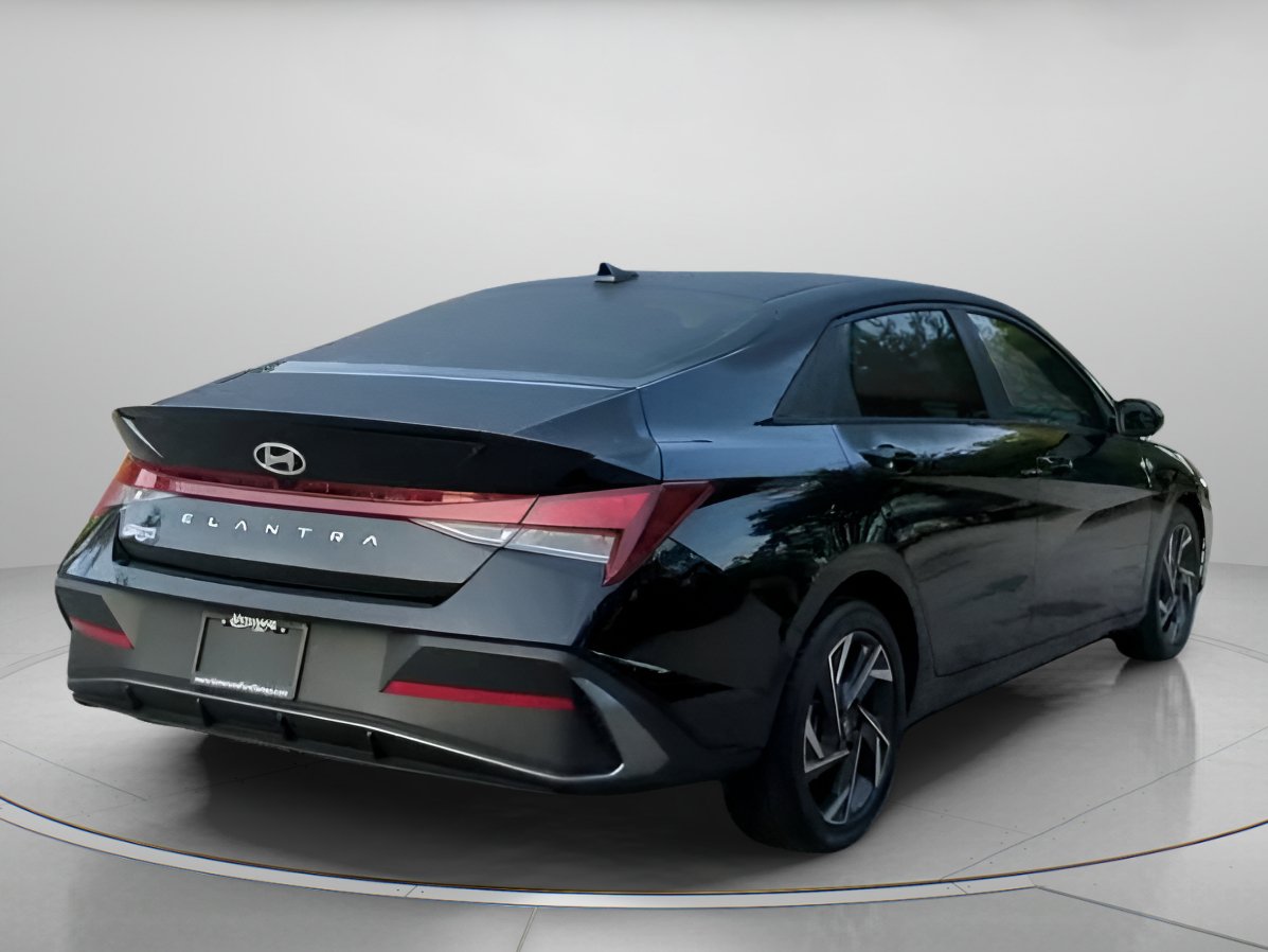 Used 2025 Hyundai Elantra Sport FWD image 27